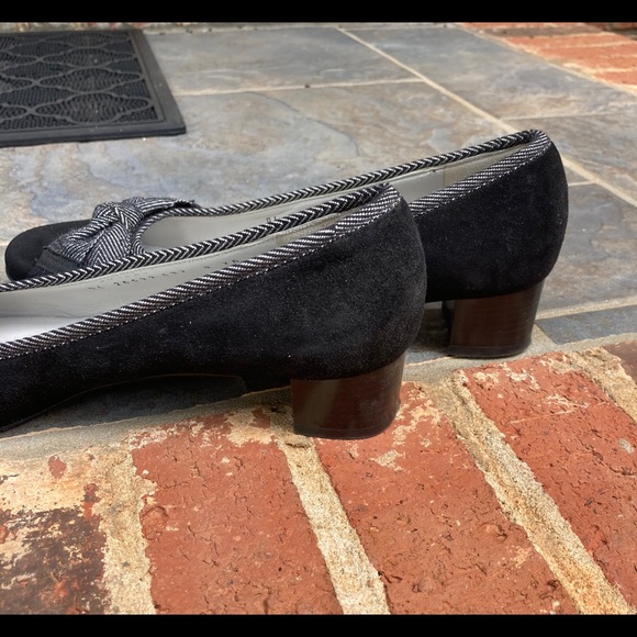 Last Chance!! Make any offer!Salvatore Ferragamo Black Suede Luxury Stack Herl - Picture 2 of 5